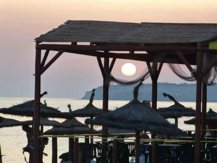 La Dama Bianca Bovo Marina Hotel Монталегро Екстериор снимка