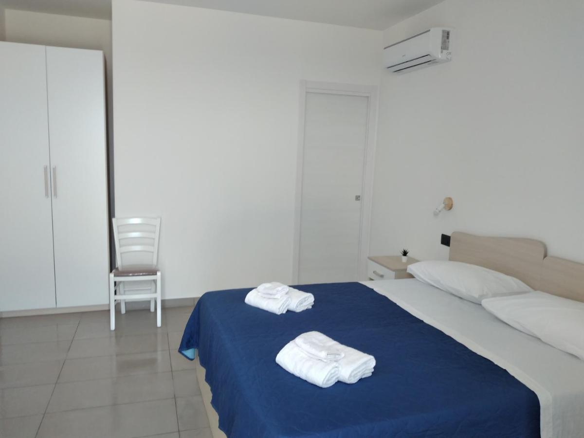La Dama Bianca Bovo Marina Hotel Монталегро Екстериор снимка